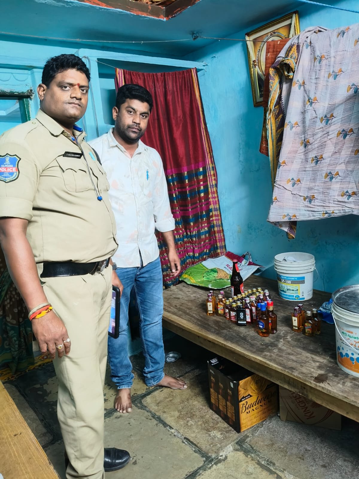 టాస్క్‌ఫోర్స్ దాడి.. అక్రమంగా మద్యం విక్రయిస్తున్న మహిళ అరెస్ట్