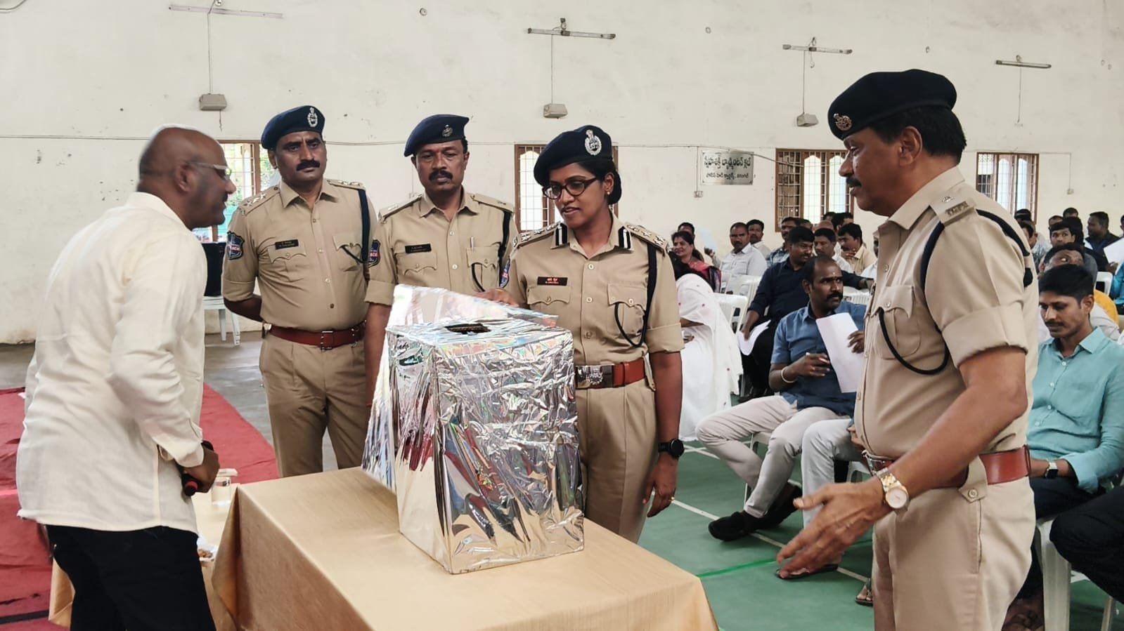 వరంగల్ పోలీస్ అధికారుల సంఘానికి నూతన కార్యవర్గం అధ్యక్షుడిగా కొండా కరుణాకర్