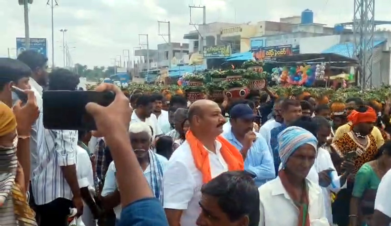 ధర్వేశిపురంలో ఘనంగా 301 బోనాల సమర్పణ