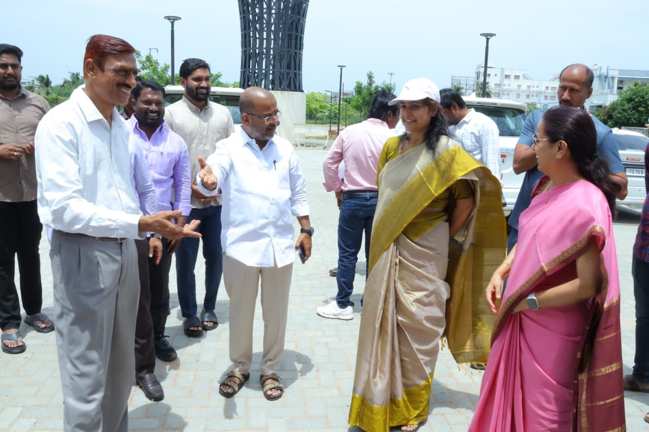 భద్రకాళి బండ్‌పై ఎలక్ట్రిక్ వెహికిల్ ప్రారంభం..