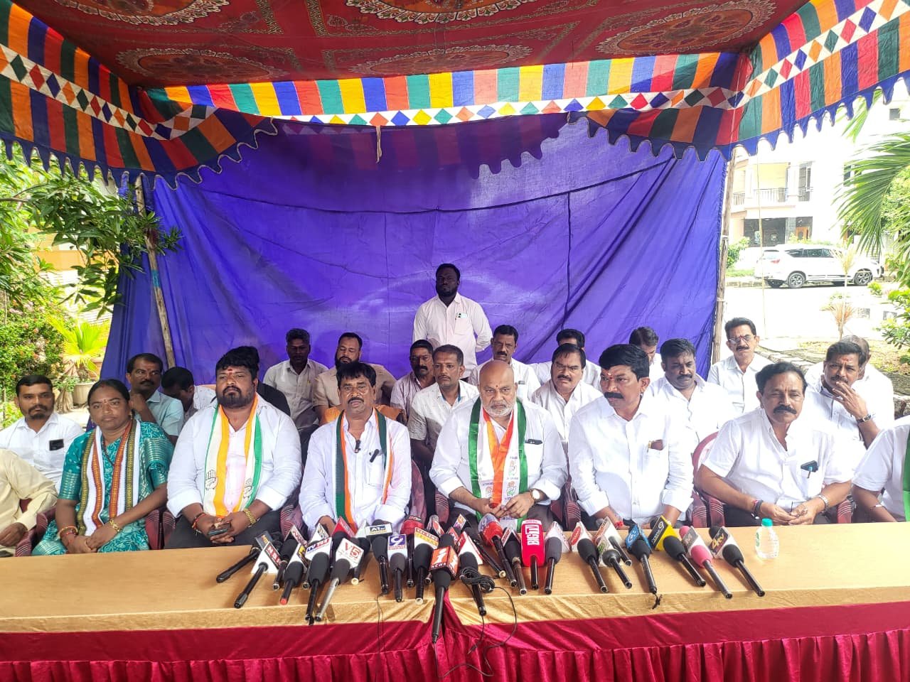 వరంగల్ తూర్పు నియోజకవర్గం  కాంగ్రెస్ నాయకులు మాజీ కార్పొరేటర్ గుండేటి నరేందర్ నివాసంలో  మీడియా సమావేశం