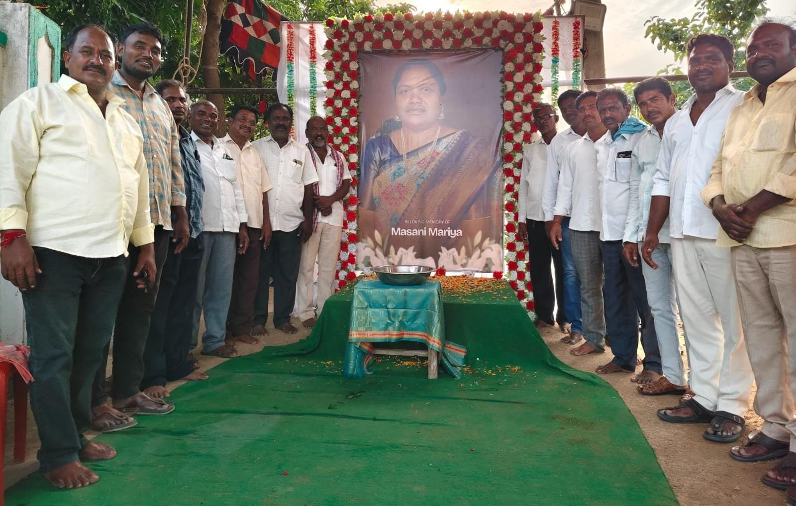 దళిత సంఘo నాయకులు దశదిన కర్మ హాజరై మాసాని యాకూబ్ 