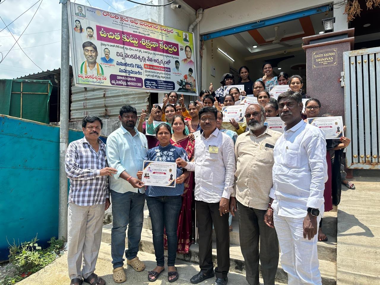 కుట్టుశిక్షణ పూర్తి చేసుకున్న మహిళలకు సర్టిఫికెట్ల పంపిణీ