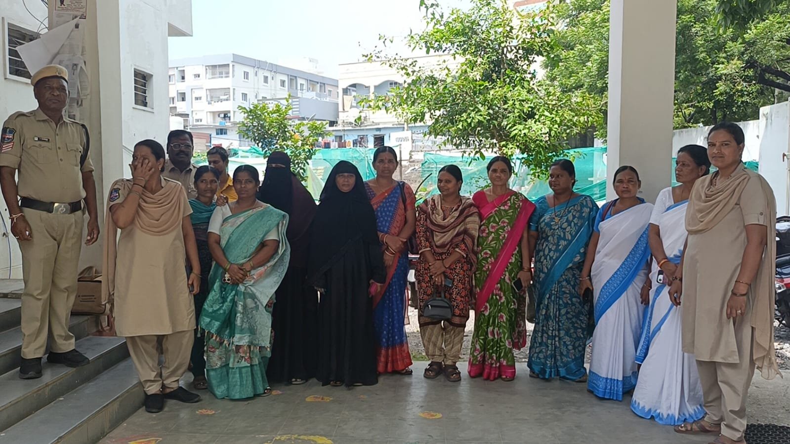 అసెంబ్లీ ముట్టడికి పిలుపునిచ్చిన ఆశా వర్కర్లను పోలీసులు అదుపులోకి తీసుకున్నారు.