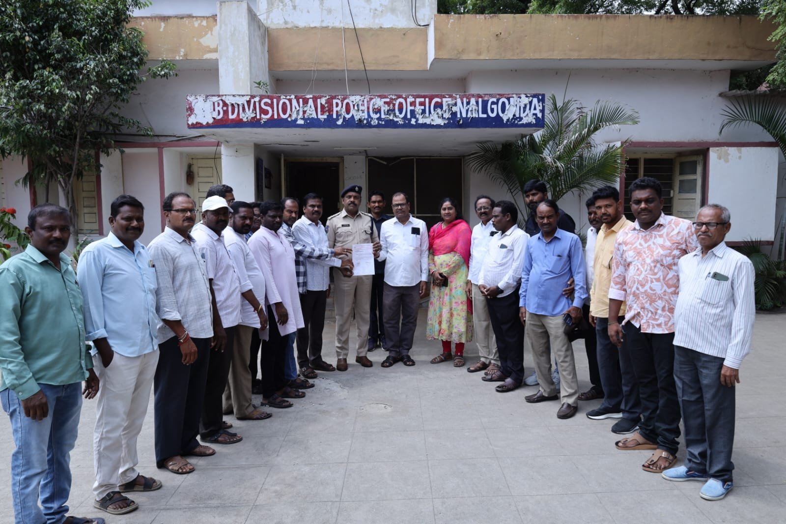 జర్నలిస్టులకు ఇంటి స్థలాలు కేటాయించాలి  18, 19 తేదీల్లో కలెక్టరేట్ ఎదుట TUWJ-IJU రిలే నిరాహార దీక్షలు