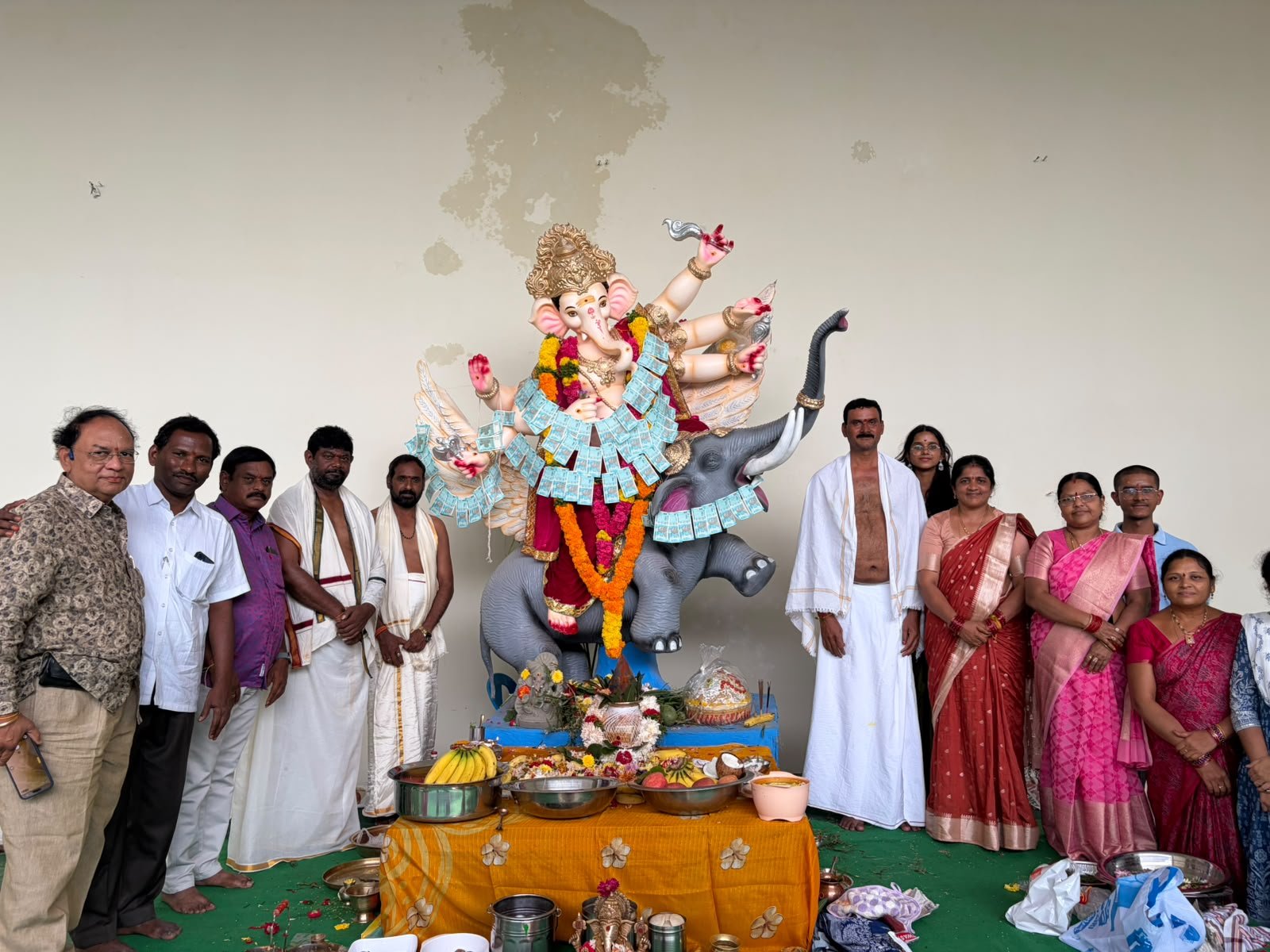 రాంకీ విల్లాలో భక్తిశ్రద్ధలతో మట్టి వినాయకుని పూజ