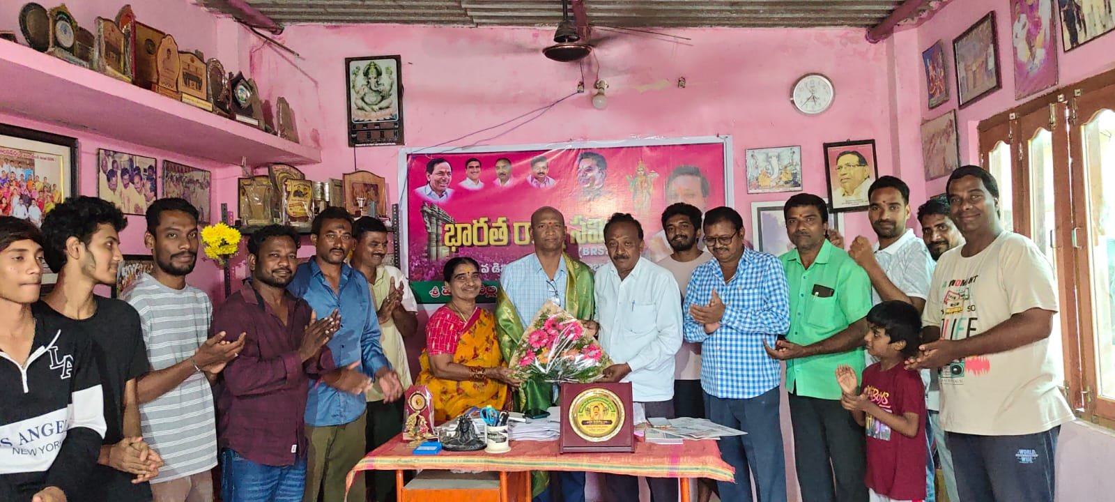 గుడిమల్ల వెంకటేశ్వర్లుకు జిల్లాస్థాయి ఉత్తమ ఉపాధ్యాయ అవార్డు రావడం ఎంతో హర్షనీయమని 40 డివిజన్ మాజీ కార్పొరేటర్ మరుపల్ల రవి