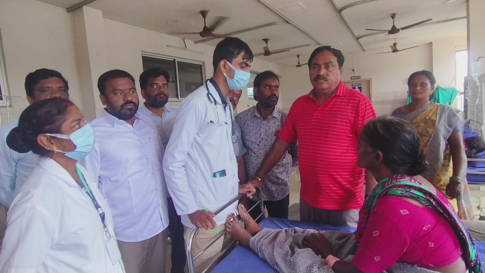 పలు కుటుంబాలకు మాజీ మంత్రి ఎర్రబెల్లి పరామర్శ