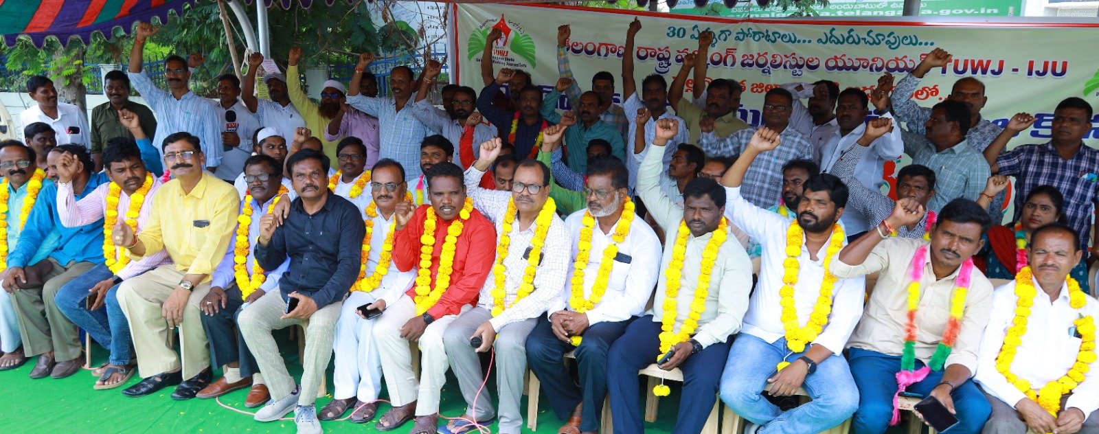 నల్లగొండ జర్నలిస్టులకు ఇంటి స్థలాలు ఇచ్చే బాధ్యతను మంత్రి కోమటిరెడ్డి తీసుకోవాలి * ఎమ్మెల్సీ, సిపిఐ జిల్లా కార్యదర్శి నెలీకంటి సత్యం  