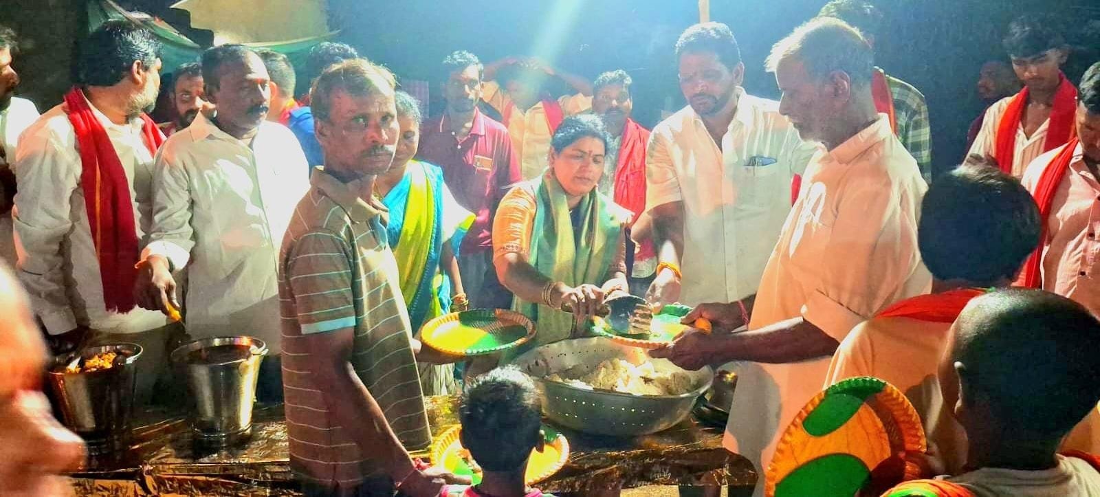 గీసుకొండ SC కాలనీలో శివ శక్తి యూత్ అసోసియేషన్ ఆధ్వర్యంలో మహా అన్నదానం 
