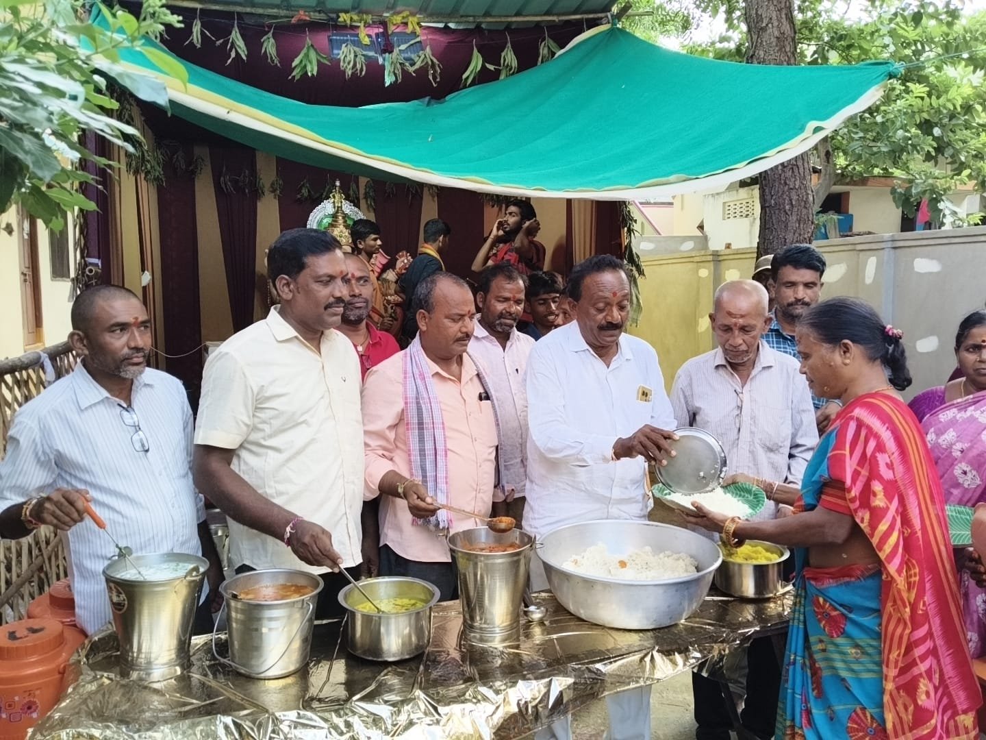 పంచ నవరాత్రులు ఉత్సవములు నిర్వహిస్తున్నారన40వ డివిజన్ మాజీ కార్పొరేటర్ మరుపల్ల రవి