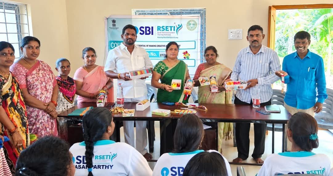 SBI RSETI మరియు SERP శిక్షణ కార్యక్రమానికి ముఖ్య అతిథిగా పాల్గొన్న అల్లం స్వప్న బాల కిషోర్ రెడ్డి