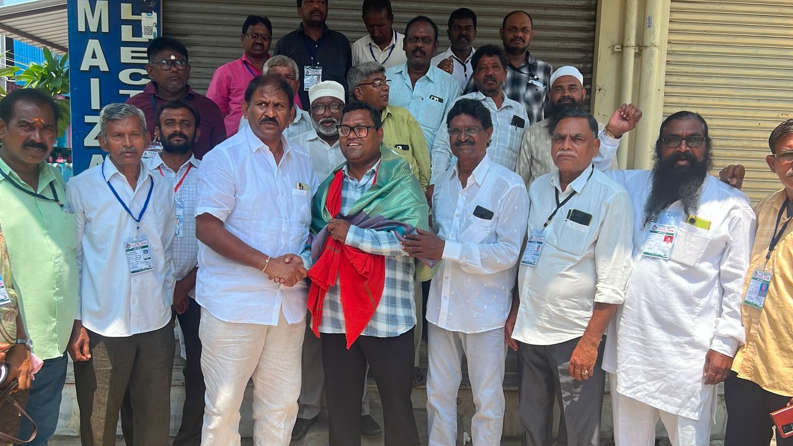 ఉద్యమకారుల ఓదార్పు యాత్రలో డా.వలిఉల్లా ఖాద్రికి ఘన సన్మానం ఉద్యమ సేవలను గుర్తుచేసుకున్న ఐక్య వేదిక నాయకులు