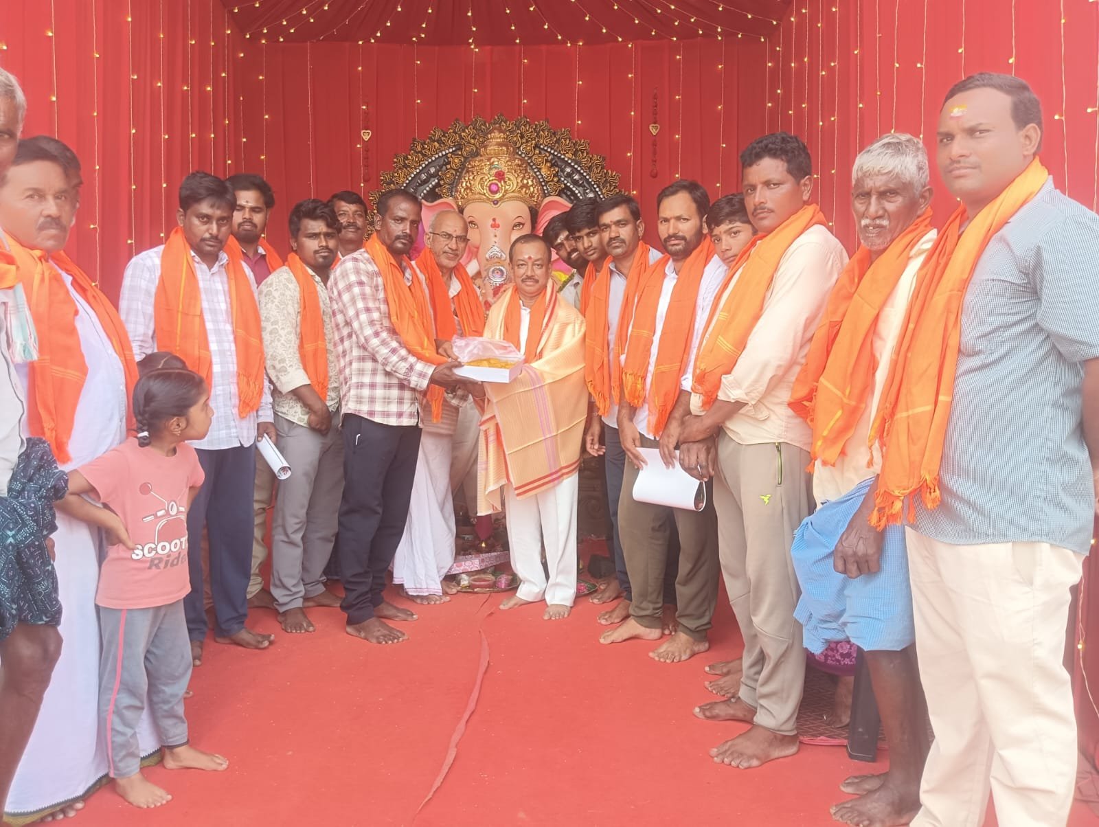 గీసుగొండ మండలం ఎలుకుర్తి హవేలిలో ముందుగా శివాలయంలో పూజ 