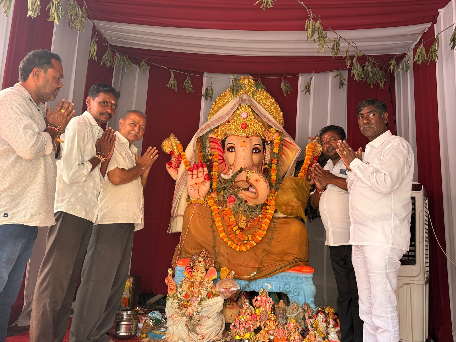 శ్రీ బాల వినాయక భక్తమండలి అధ్యక్షులు రాసం కుమార్ ఆధ్వర్యంలో నిర్వహించిన అన్న దాన కార్యక్రమం