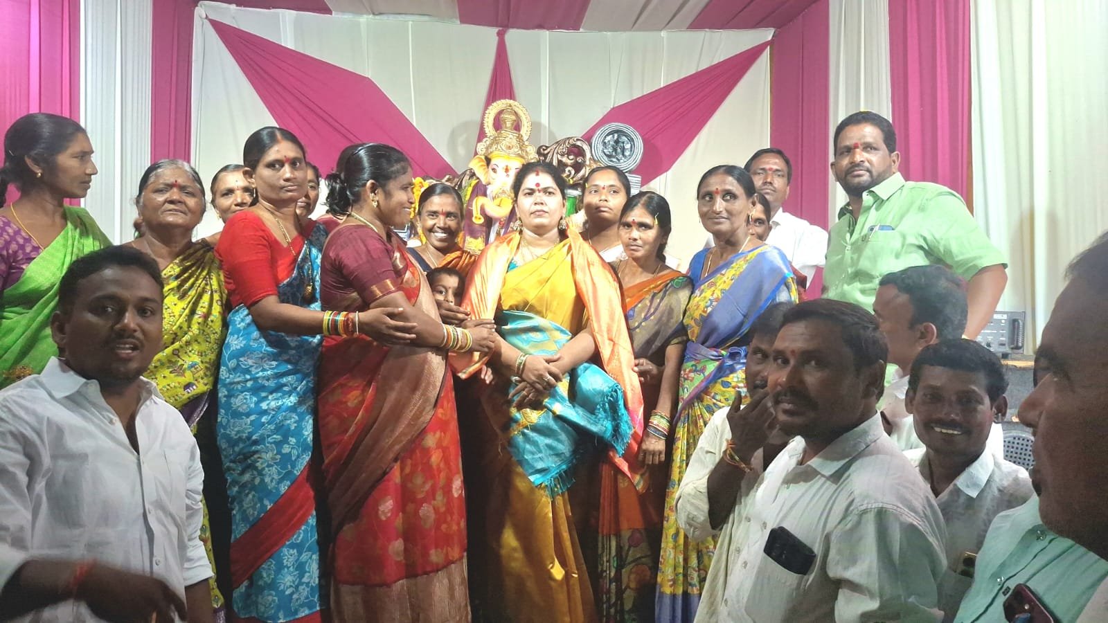 కొమ్మాల గ్రామంలో గణపతి నవరాత్రుల మహా అన్నదానం,ముఖ్య అతిథిగా పాల్గొన్న అల్లం స్వప్న బాల కిషోర్ రెడ్డి 