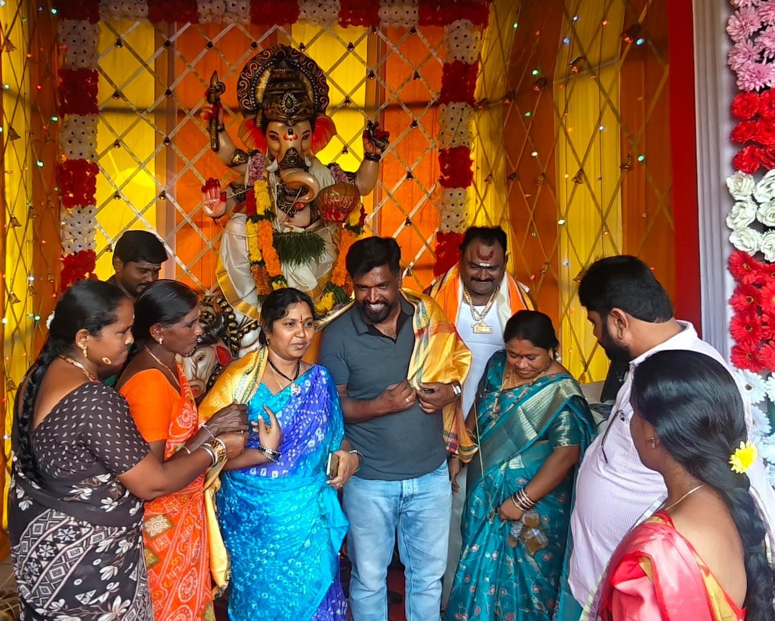 వినాయకుని ఆశీస్సులు ప్రజలందరిపై ఉండాలి37వ డివిజన్ తాజా మాజీ కార్పొరేటర్ భోగి సువర్ణ సురేష్