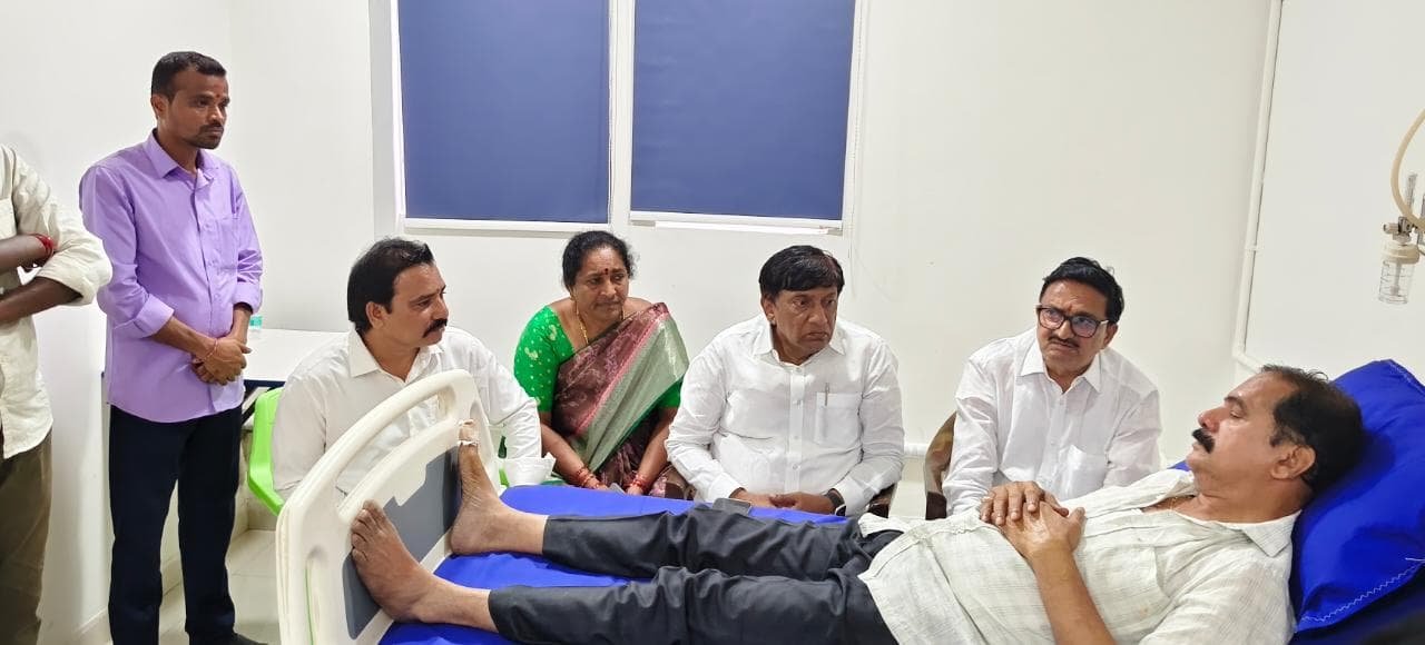 మాజీ ఎమ్మెల్యే దాస్యం వినయ్ భాస్కర్‌పై పోలీసుల దాడి సిగ్గుచేటు