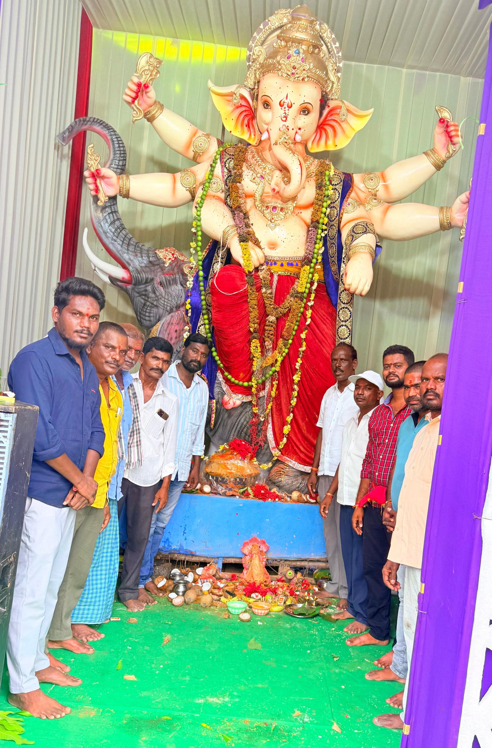 మట్టి గణపతిని దర్శించుకున్న బి ఆర్ ఎస్ నాయకులు