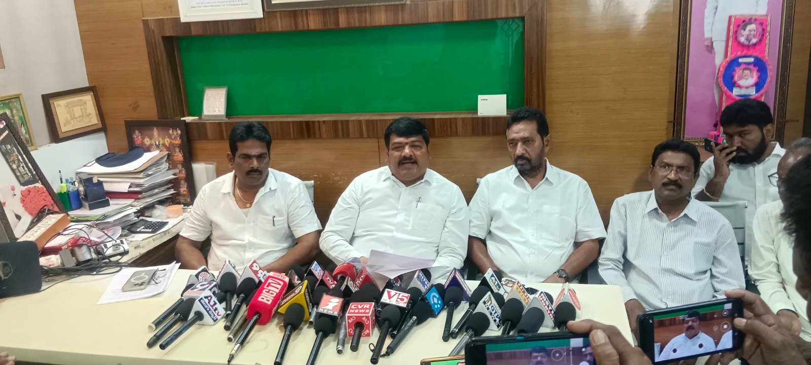 ఎంజీఎం సమస్యలు పరిష్కరించాలి వినయ్ భాస్కర్‌పై పోలీసుల దౌర్జన్యం అప్రజాస్వామికం మాజీ ఎమ్మెల్యే నన్నపునేని నరేందర్