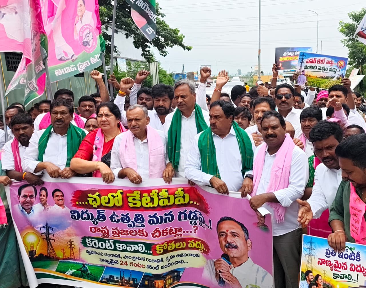 కాంగ్రెస్ కరెంటు కుట్రలను బయటపెట్టేందుకు బీఆర్ఎస్ పార్టీ కాకతీయ థర్మల్ పవర్ ప్లాంట్ పర్యటన విజయవంతం