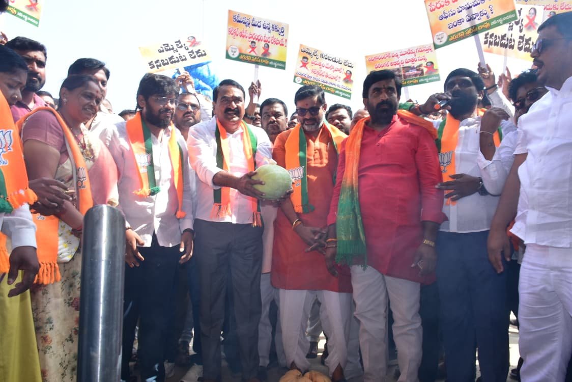 కలెక్టరేట్ సిద్ధంగా ఉన్నా ప్రారంభించలేని ప్రభుత్వం.. కుటుంబ పదవులపై ఉన్న శ్రద్ధ వరంగల్ తూర్పు ప్రజలపై లేదా?” — ఎర్రబెల్లి ప్రదీప్ రావు