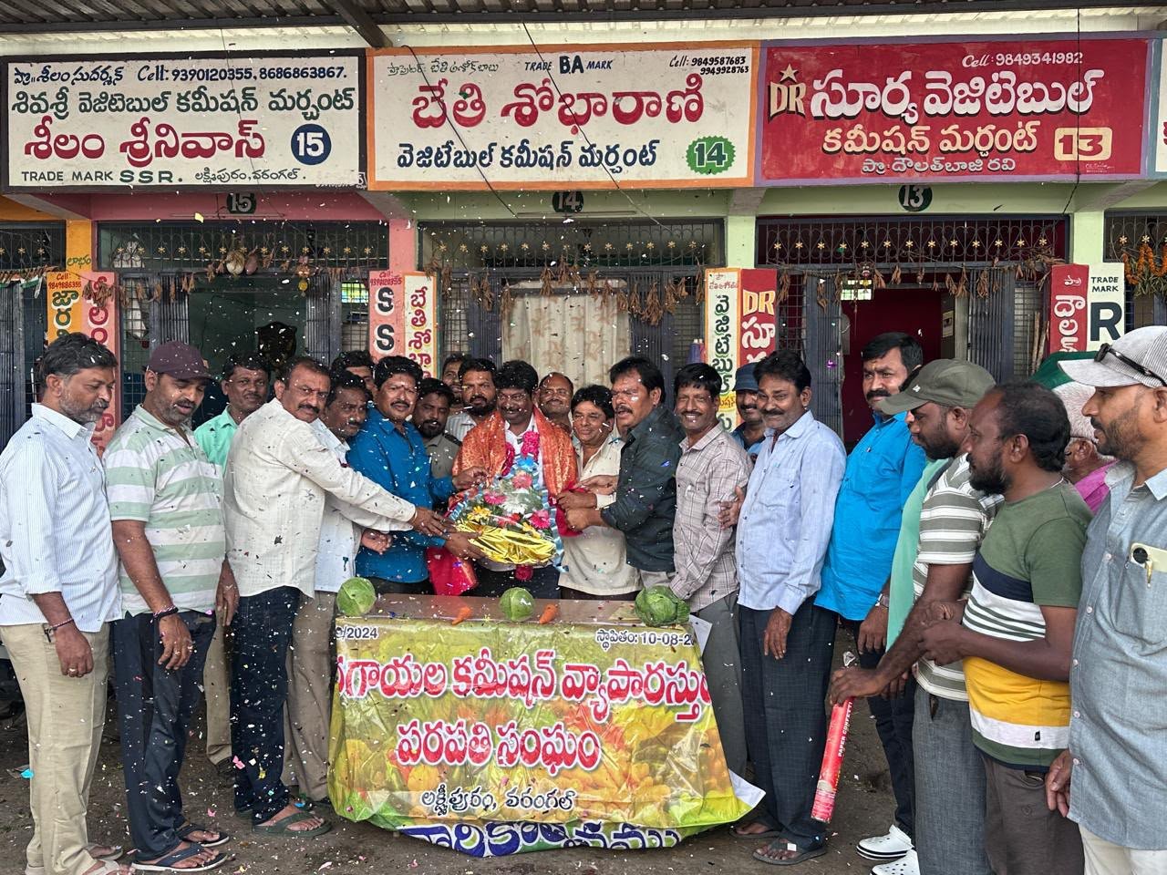 వరంగల్ లక్ష్మీపురం కూరగాయల మార్కెట్‌లో బేతి అశోక్ బాబుకు ఘన సన్మానం
